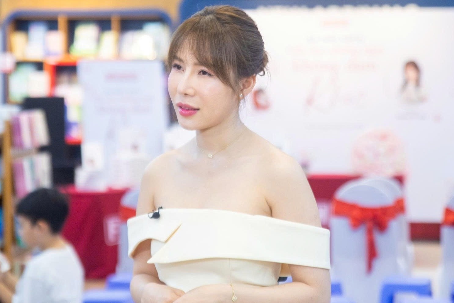 Nu y ta 'viet cho nhung ngay khong dam khoc' hinh anh