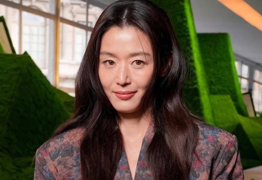 Jun Ji Hyun gay ban tan hinh anh