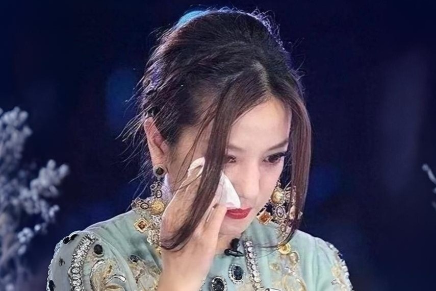 Trieu Vy lai gap bien hinh anh