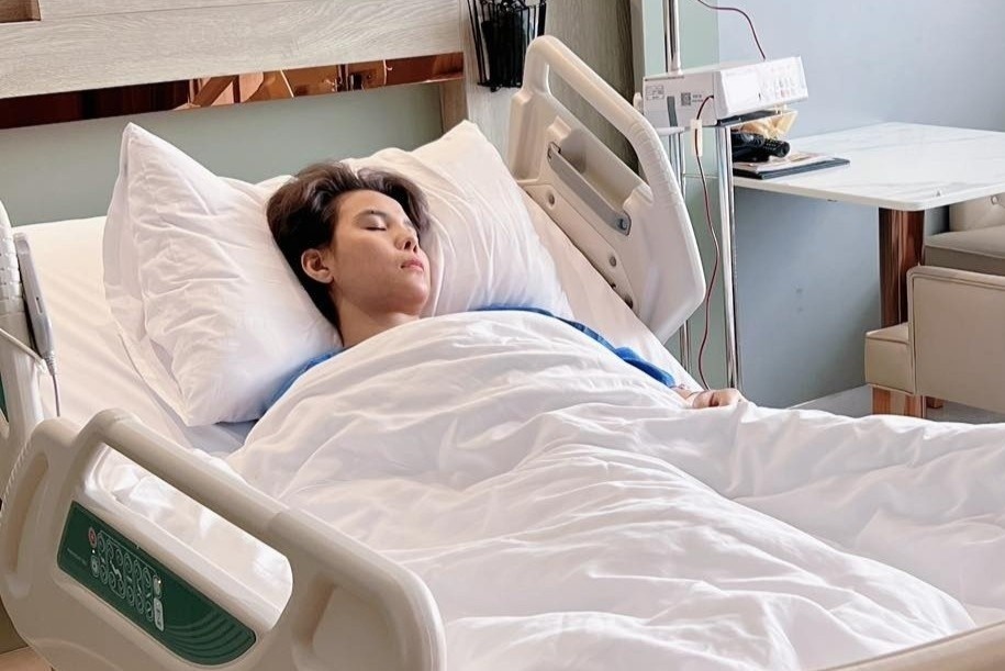 Vu Cat Tuong sau khi nhap vien cap cuu hinh anh