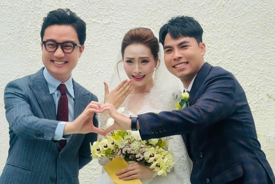 Sao Viet du le cuoi MC Mu Tat va cau thu Duc Huy hinh anh