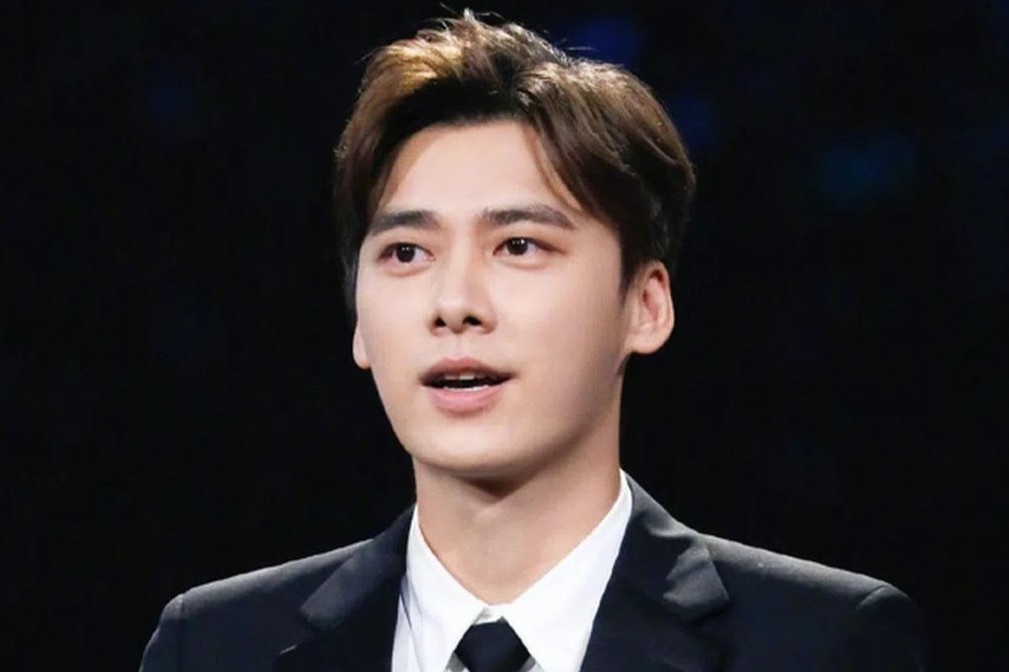 Ly Dich Phong cau xin giup do khap noi hinh anh