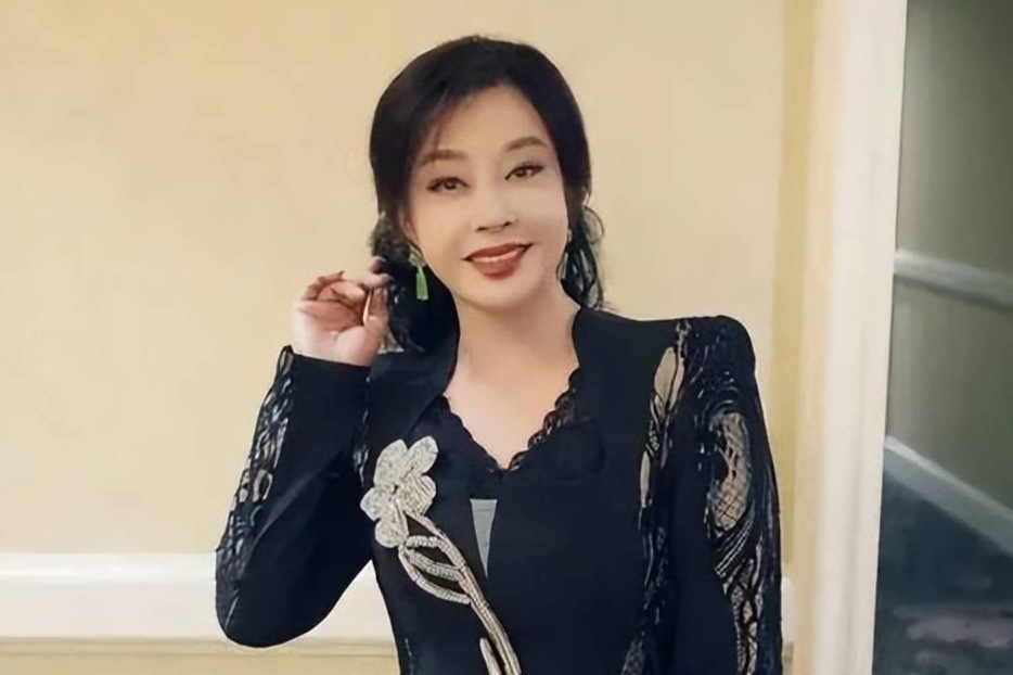 Luu Hieu Khanh lai vuong tranh cai hinh anh