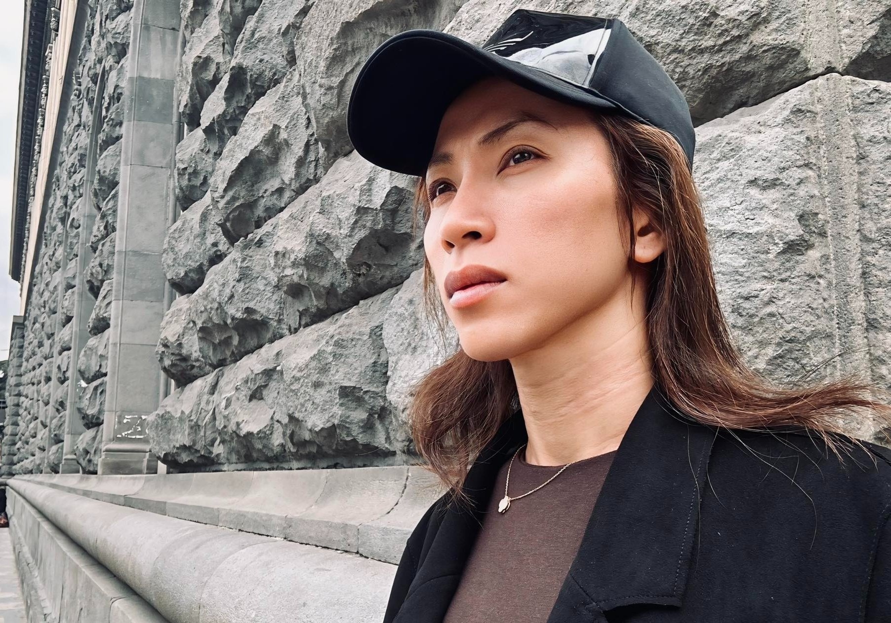 Lo Lo tien dua chong hinh anh