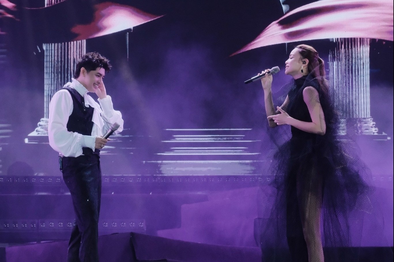 Ho Ngoc Ha hat sai loi hinh anh