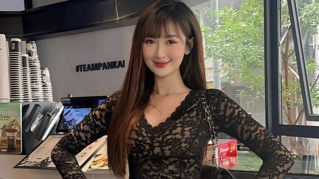 Nu dien vien sinh nam 2001 duoc chu y hinh anh