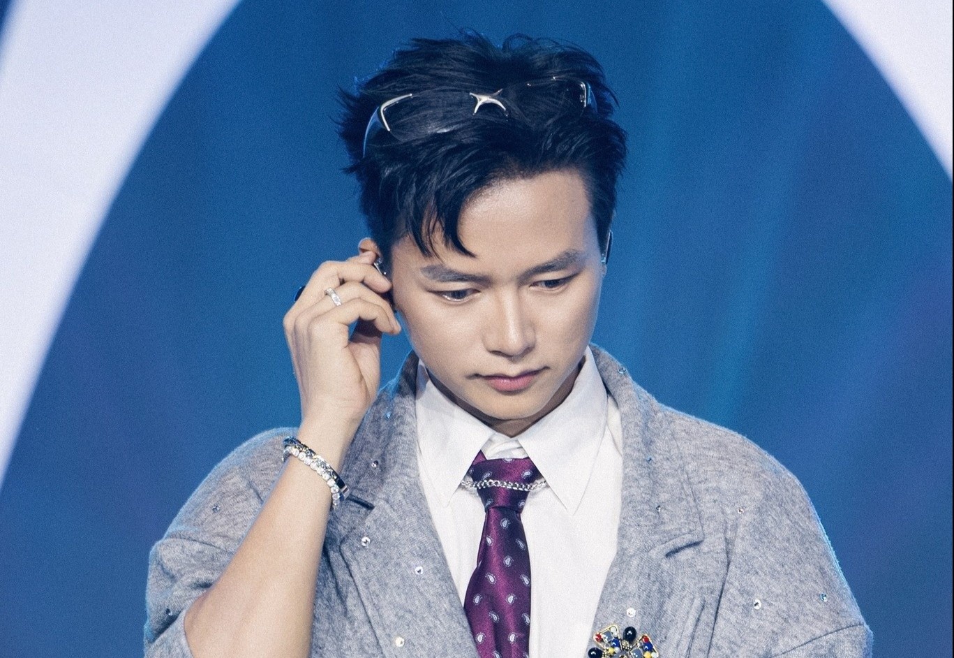 Ap luc de nang ca si Viet hinh anh