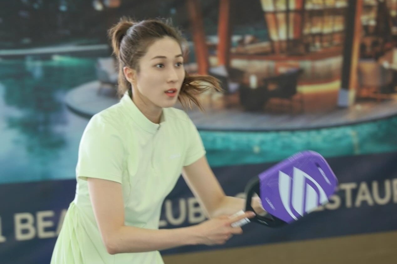Chung Gia Han choi pickleball khi du lich Da Nang hinh anh