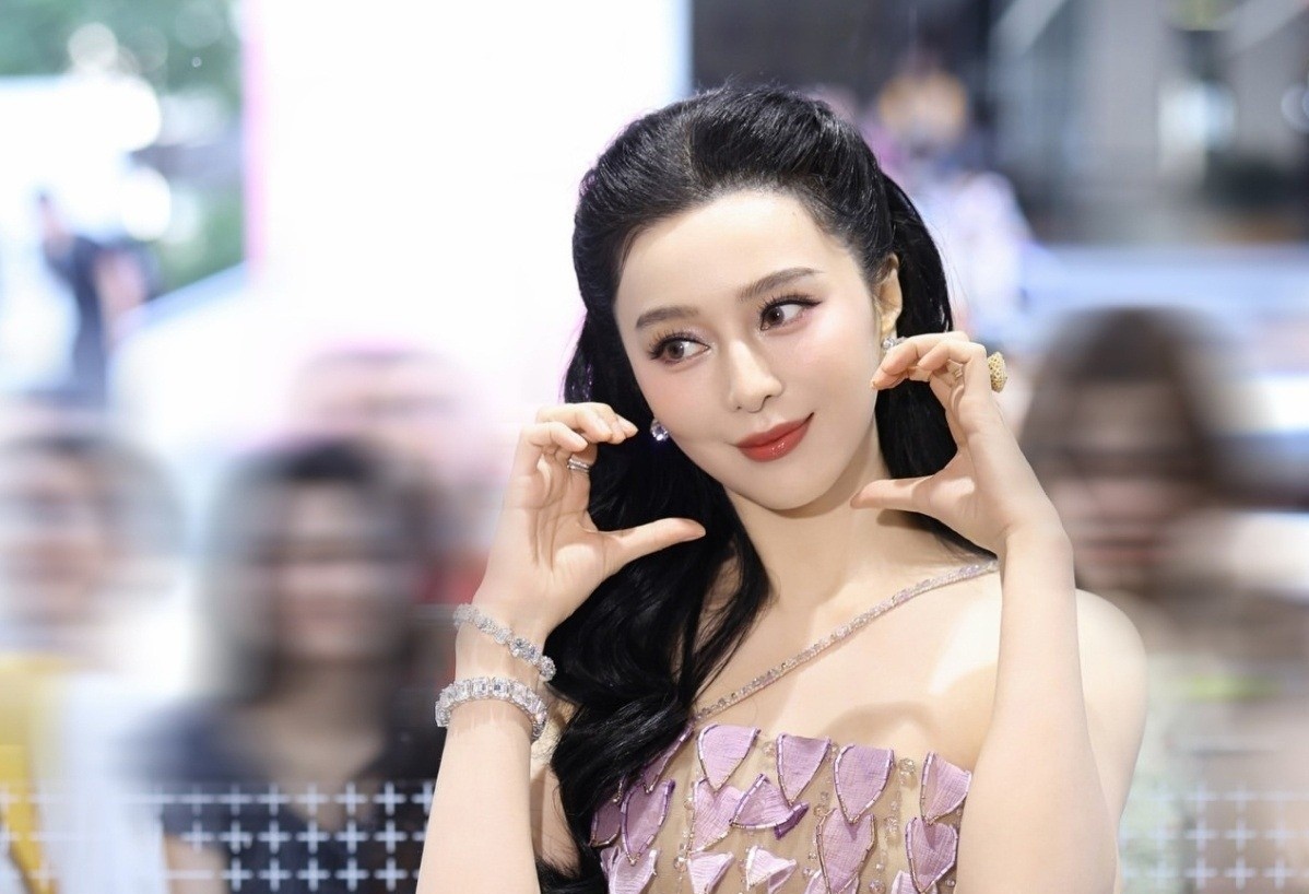 Pham Bang Bang ban mat na o sieu thi hinh anh