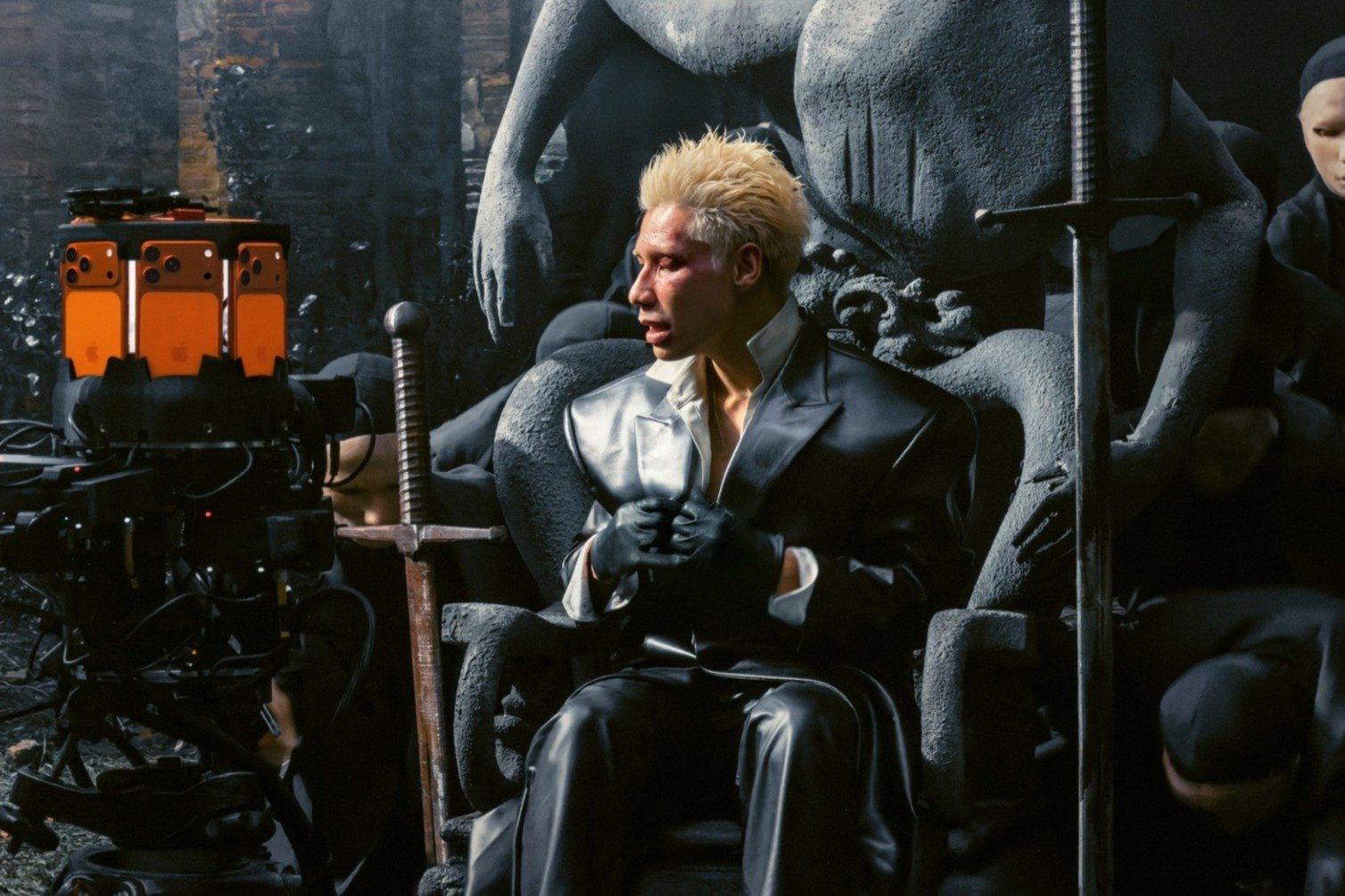 MCK lam bung no mang xa hoi voi Album Trailer 360° 'HVL' doc dao hinh anh