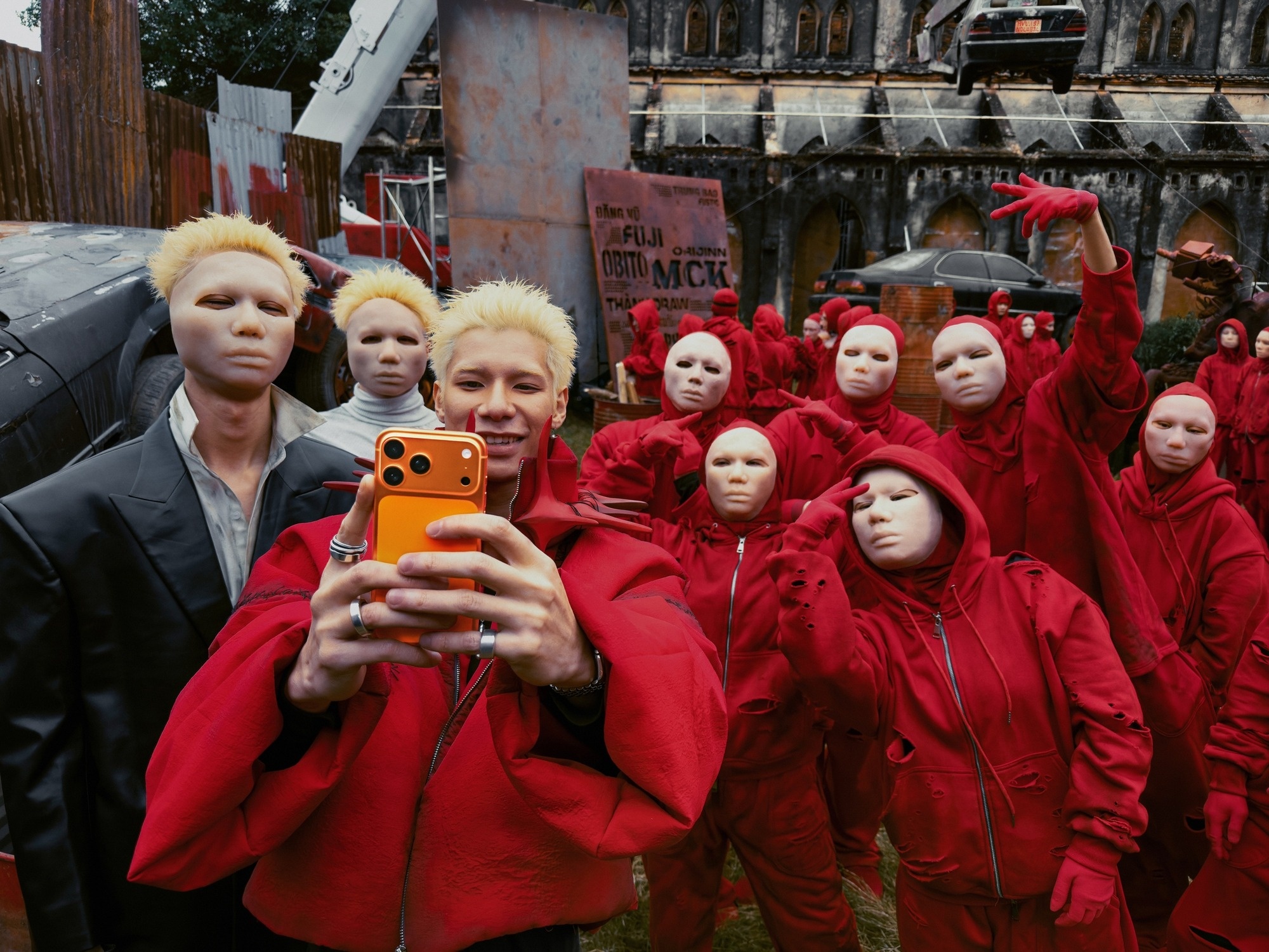 Album trailer 360° 'HVL' cua MCK hinh anh