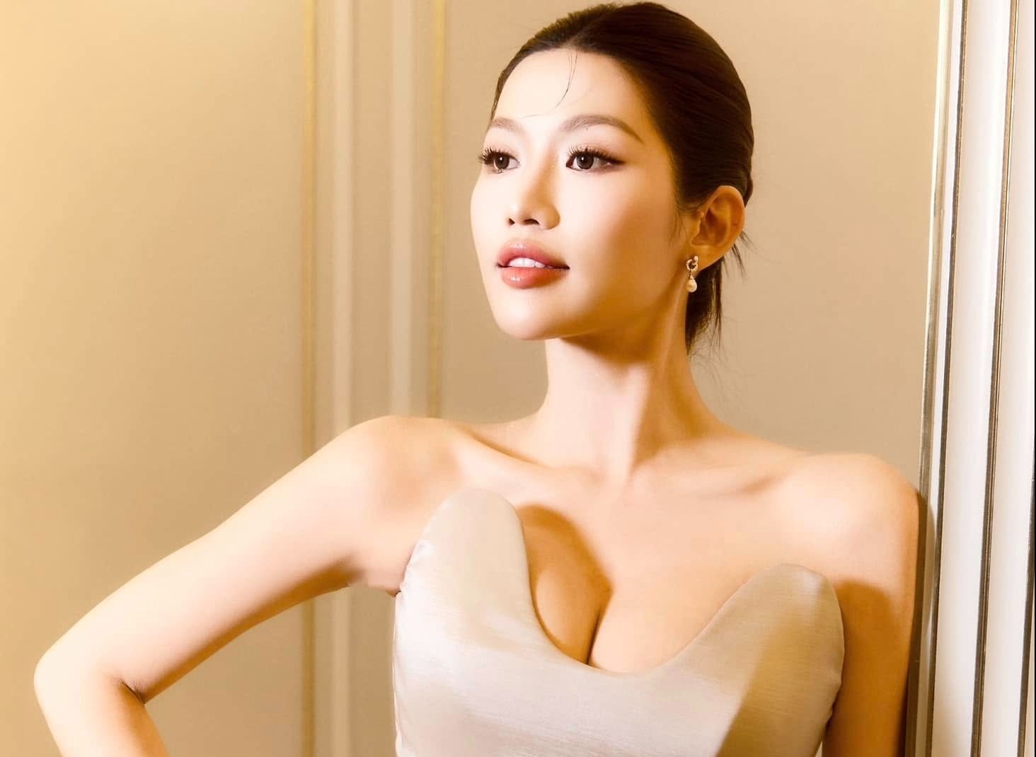 Che Nguyen Quynh Chau sinh con dau long hinh anh