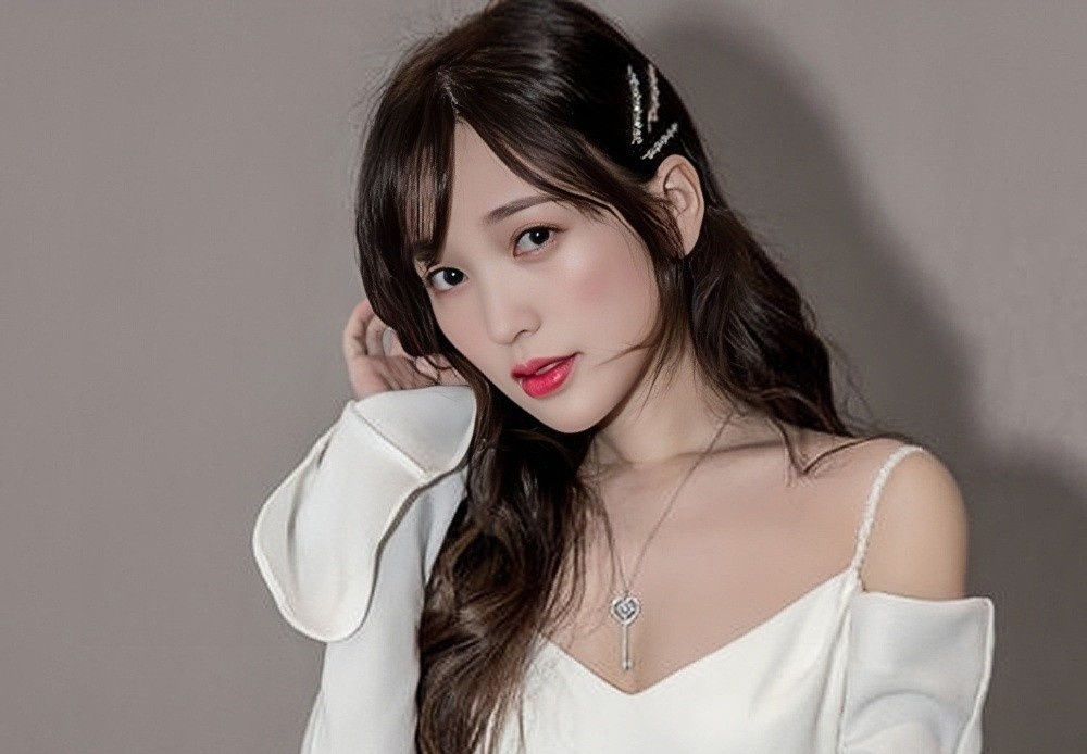 Dien vien Kim Sa ket hon voi ban trai kem 19 tuoi hinh anh