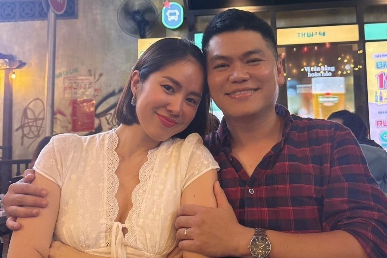 Le Phuong 'khoe' 10 nam ben Trung Kien hinh anh