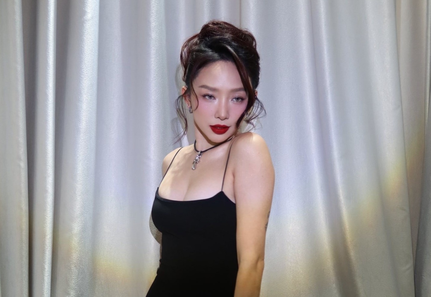 Toc Tien gay lo lang hinh anh