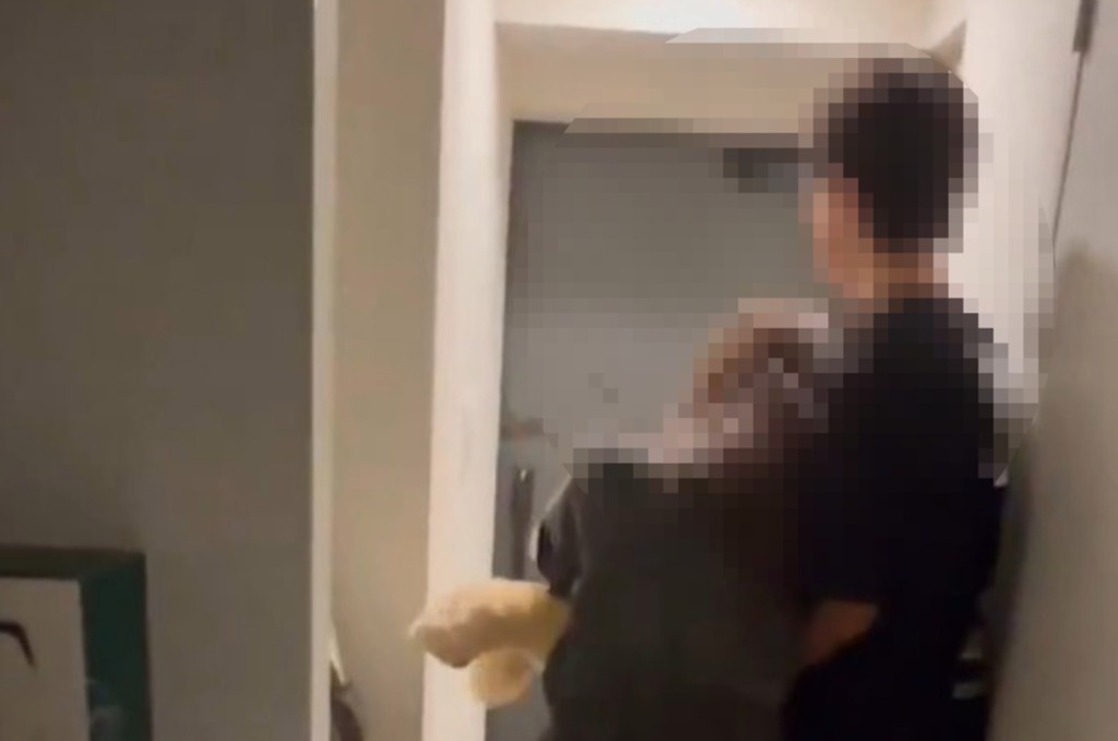 Cac ca si Nhat Ban bi duoi khoi nhom sau khi lo clip phan cam hinh anh