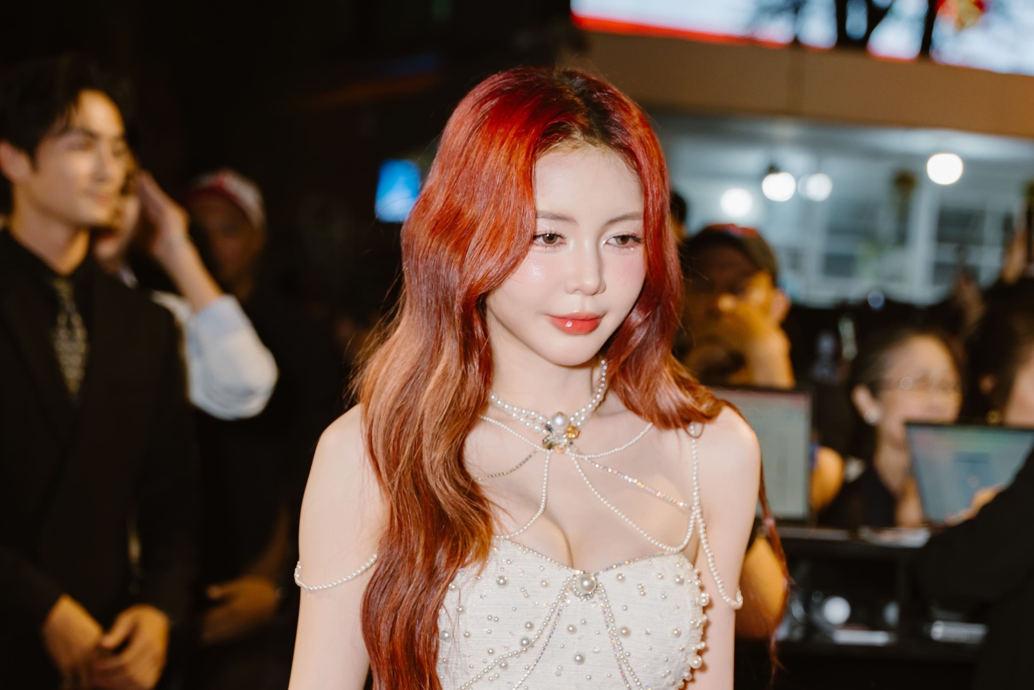 Liz Kim Cuong gay chu y hinh anh