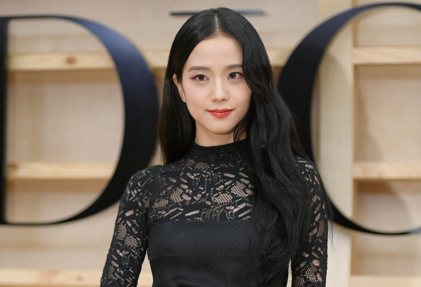 Jisoo gay tranh luan hinh anh