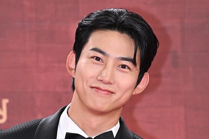 Taec Yeon (2PM) to chuc le cuoi hinh anh