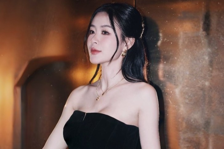 Trang Emma vap tranh cai hinh anh