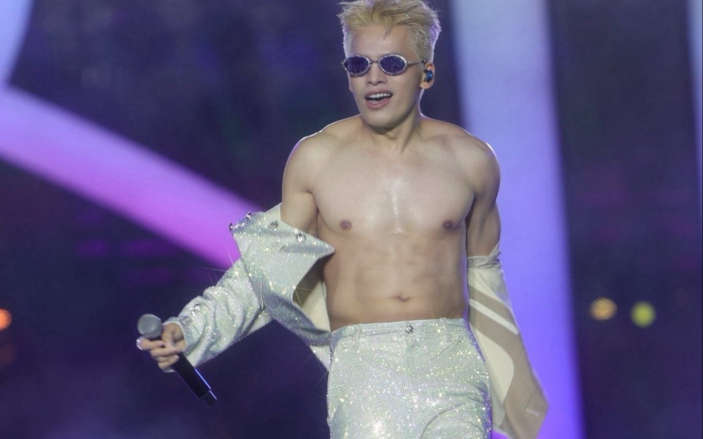 No luc cua 32 anh tai trong dem dien cuoi hinh anh