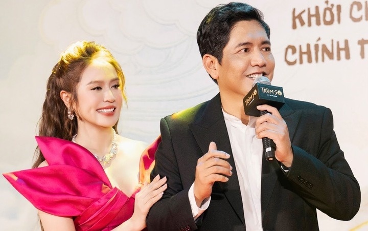 Dong thai cua vo chong Duc Thinh khi phim 'Trum So' duoi suc hinh anh