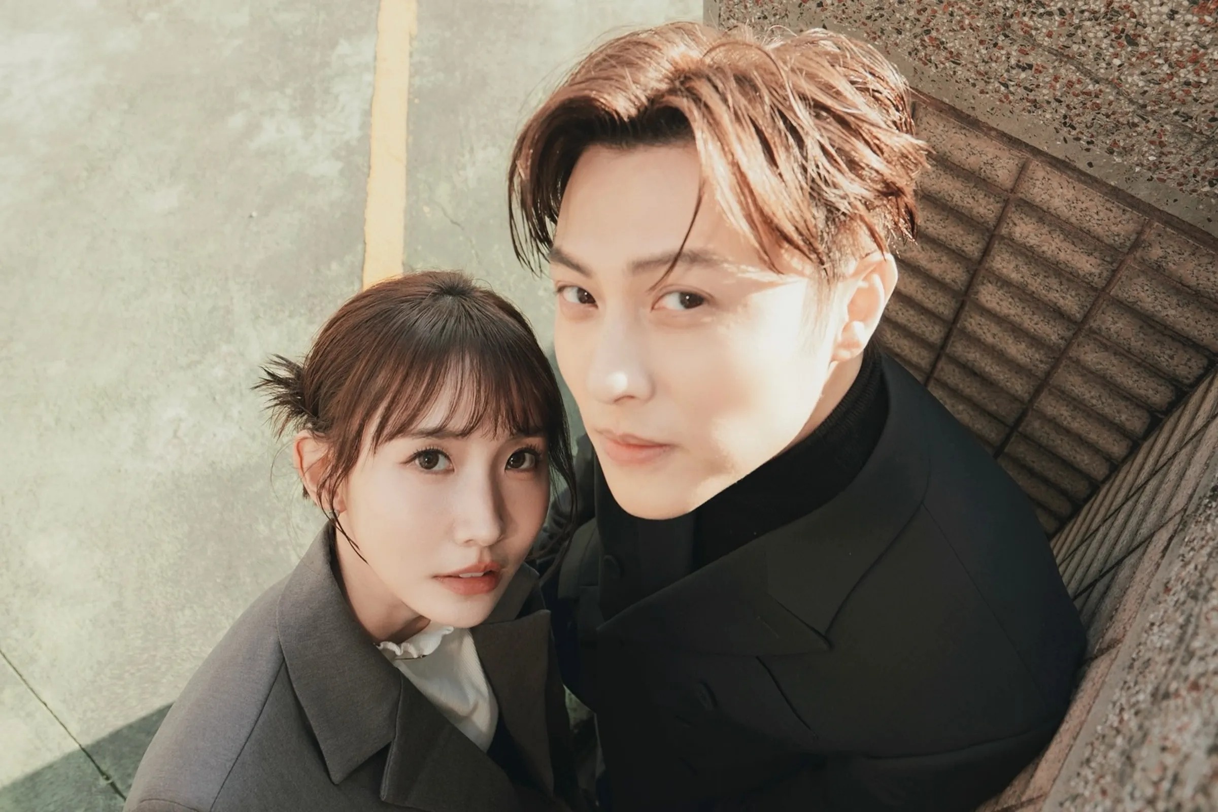 Phan quyet cho 2 ngoi sao bi kien vi ngoai tinh hinh anh