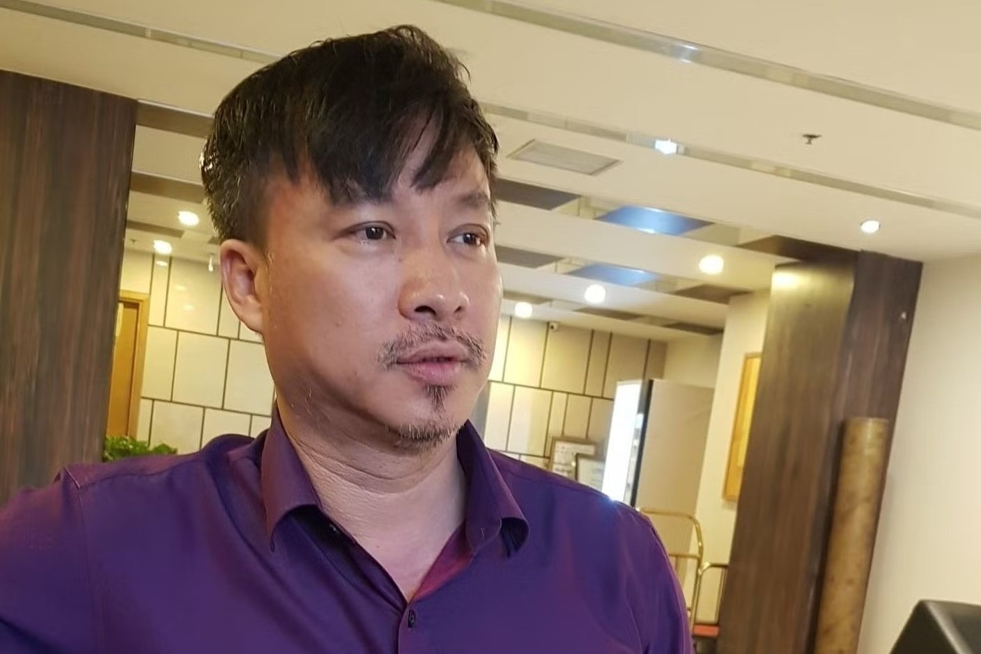 Ca si Quang Lap bi cuong che ban giao nha la ai hinh anh