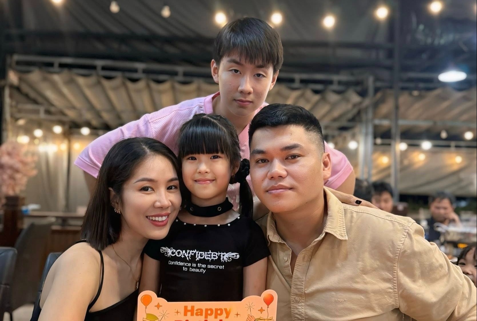 Le Phuong hanh phuc ben chong con hinh anh