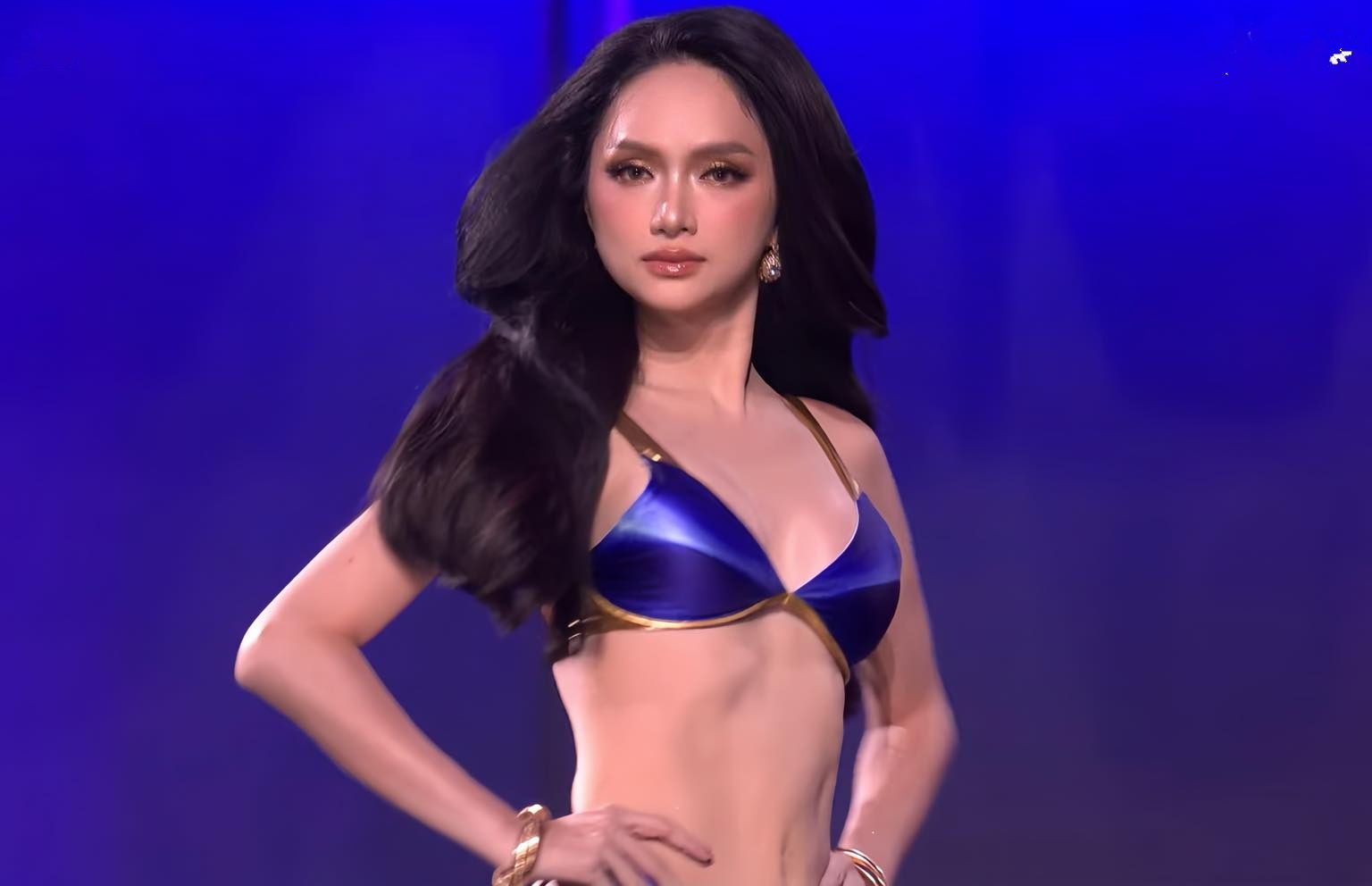 Chung ket hoa hau co Huong Giang tham gia gap su co hinh anh