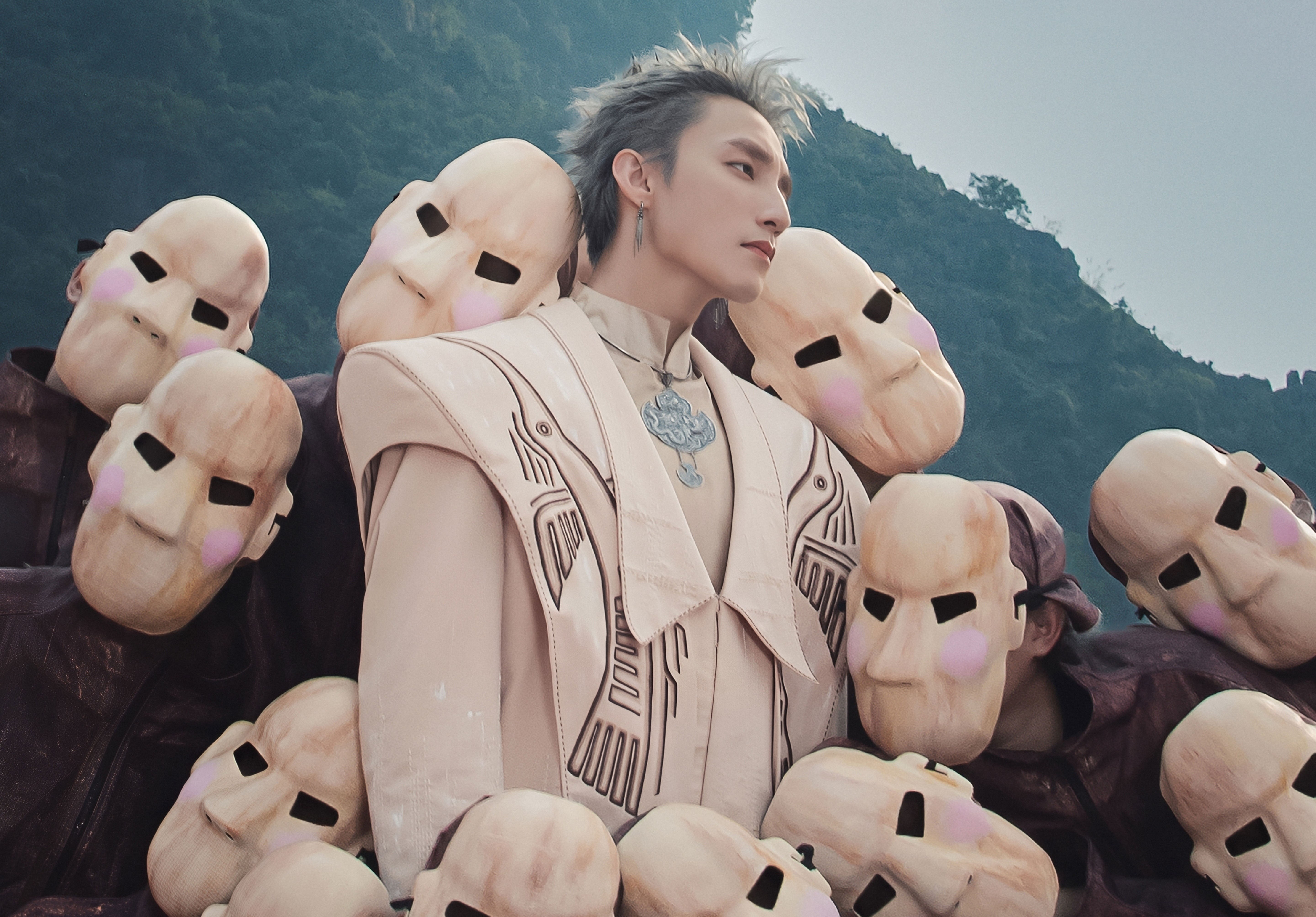 Mot so canh trong MV cua Son Tung bi cho la giong concept tu MONO hinh anh