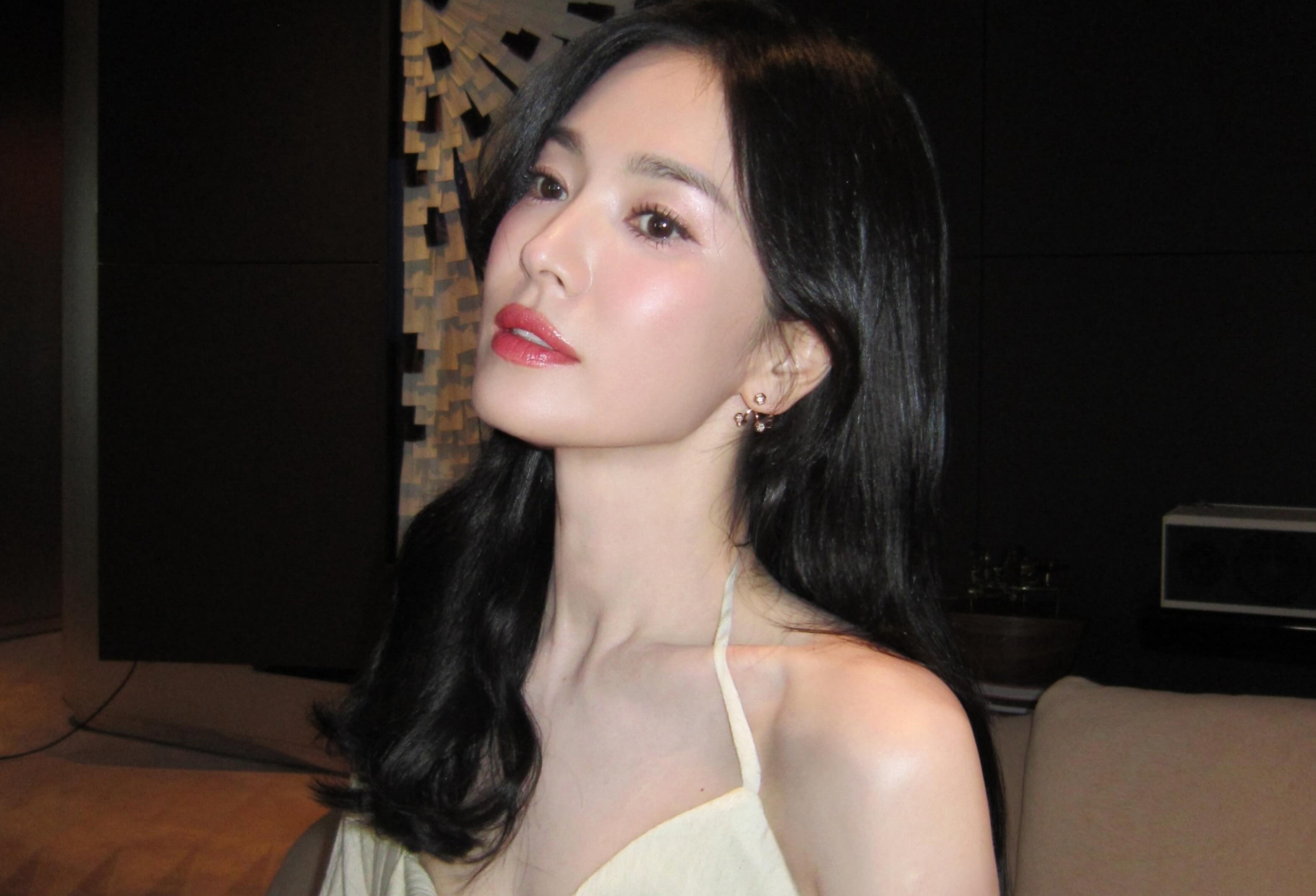 Song Hye Kyo tre trung kho tin hinh anh