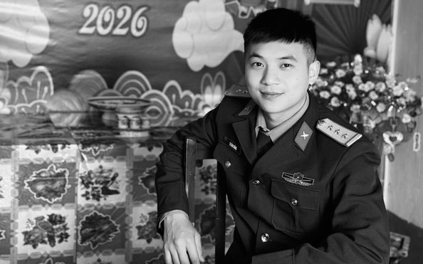 Nghe si Viet thuong tiec Thuong uy Le Van Thang o Sao nhap ngu hinh anh