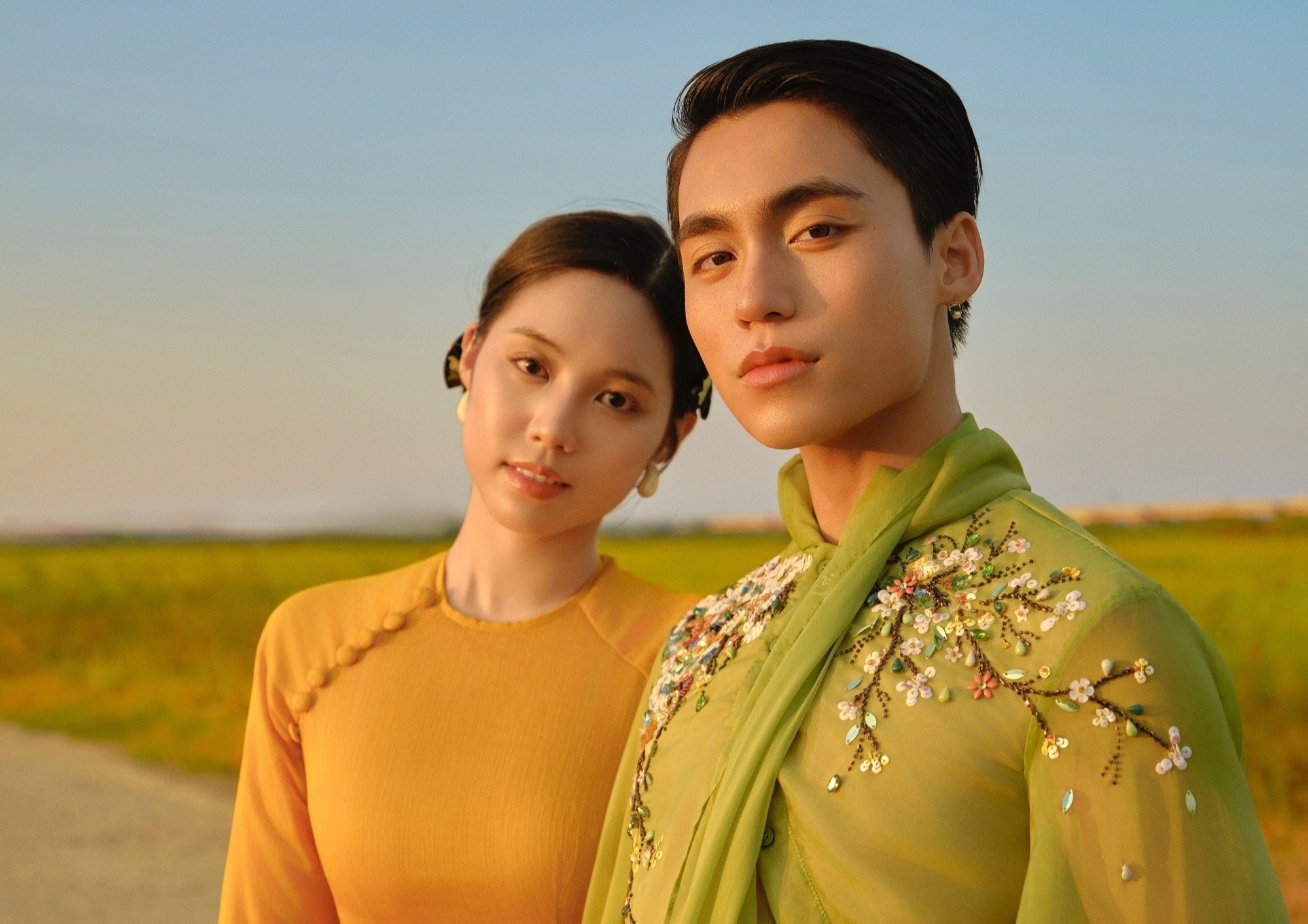 MONO tung MV 'Cong tu van tho', A hau Chau Anh dong nu chinh hinh anh