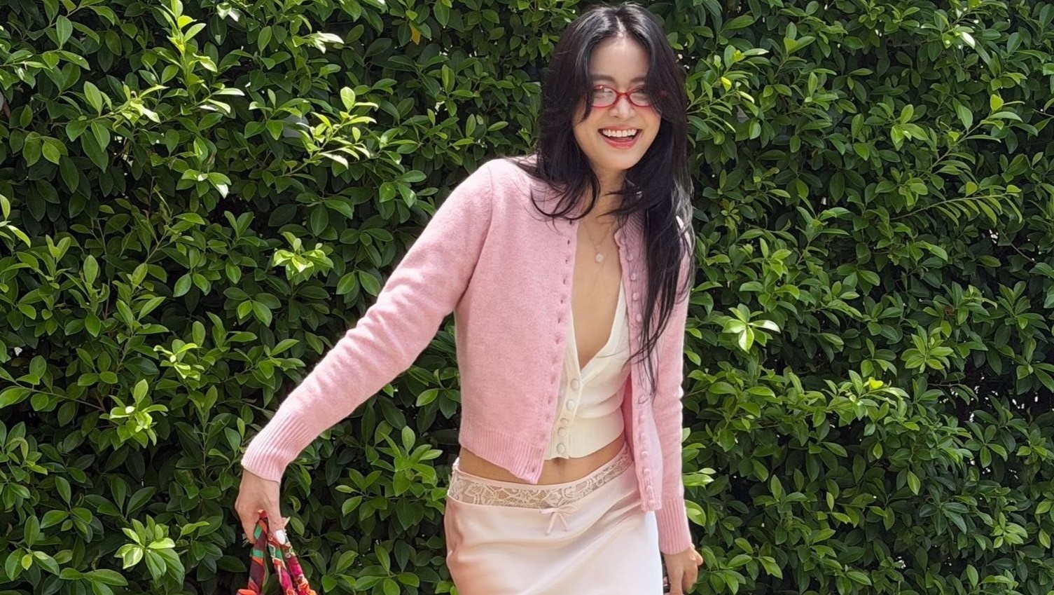 Khong nhan ra Hoang Thuy Linh hinh anh