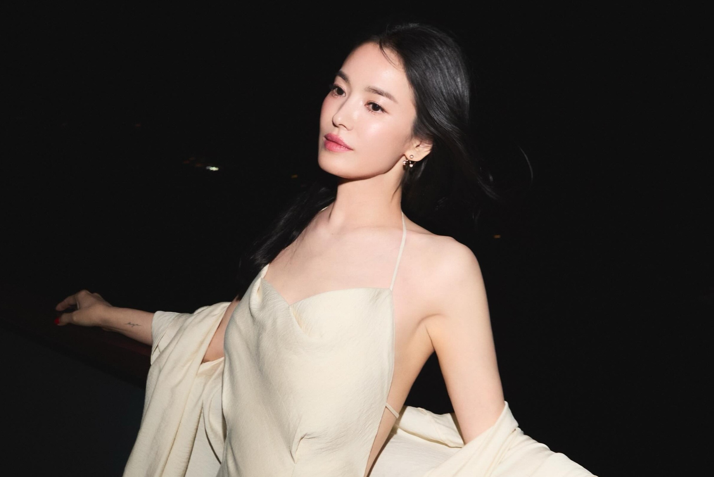 Song Hye Kyo goi cam hinh anh