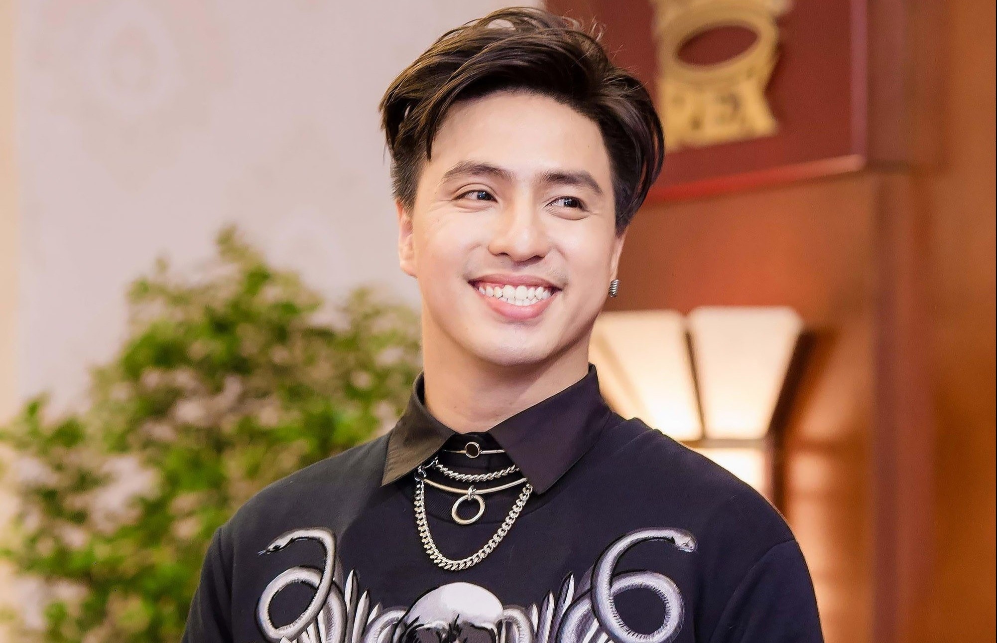 Tang Nhat Tue - so huu nhieu hit dinh dam, lam tai tieng va sup do vi ma tuy hinh anh