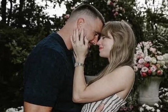 Taylor Swift tang dong ho, oto cho khach moi dam cuoi hinh anh