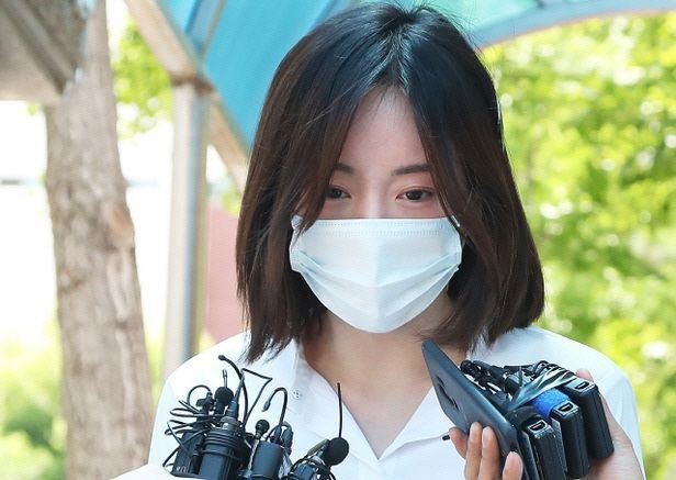 Hwang Hana khóc nức nở khi nghe tòa tuyên án