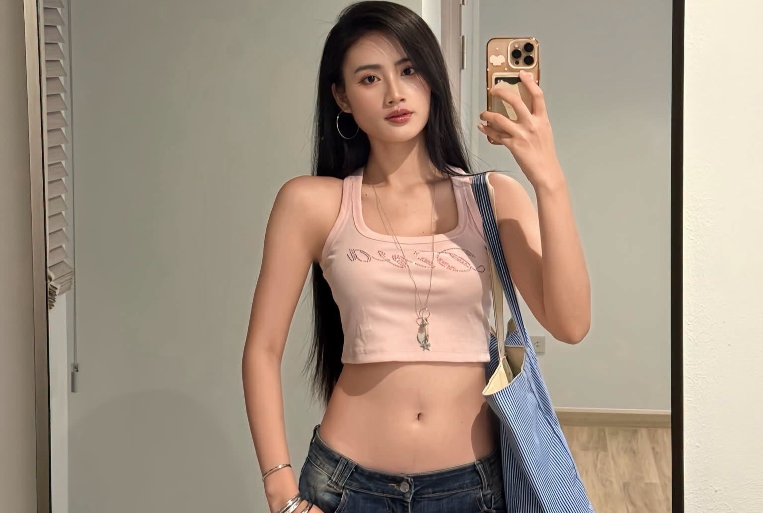 Hinh anh moi cua Y Nhi gay chu y hinh anh
