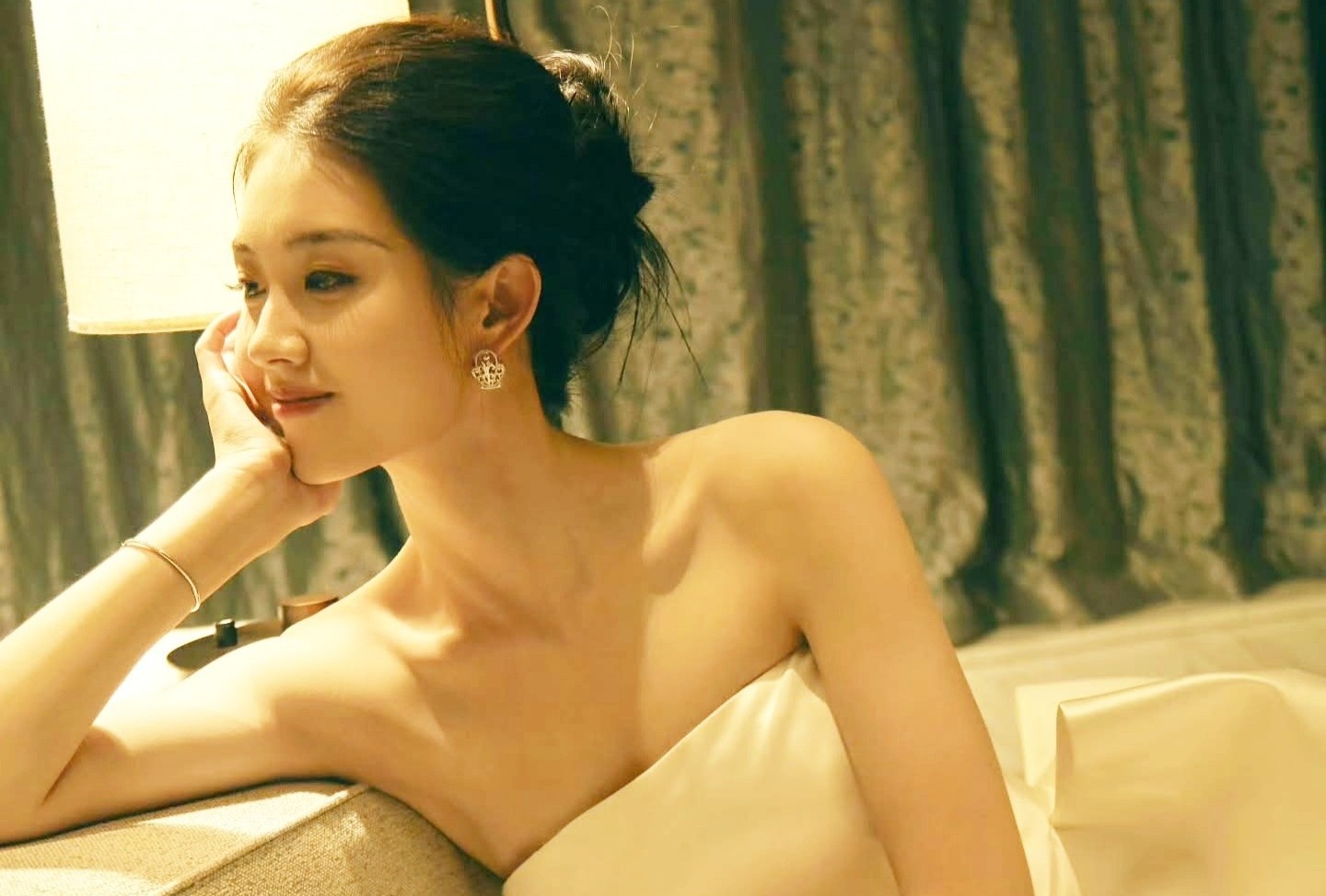 'Nữ hoàng phim ngắn' sụp đổ sự nghiệp chỉ sau một đêm