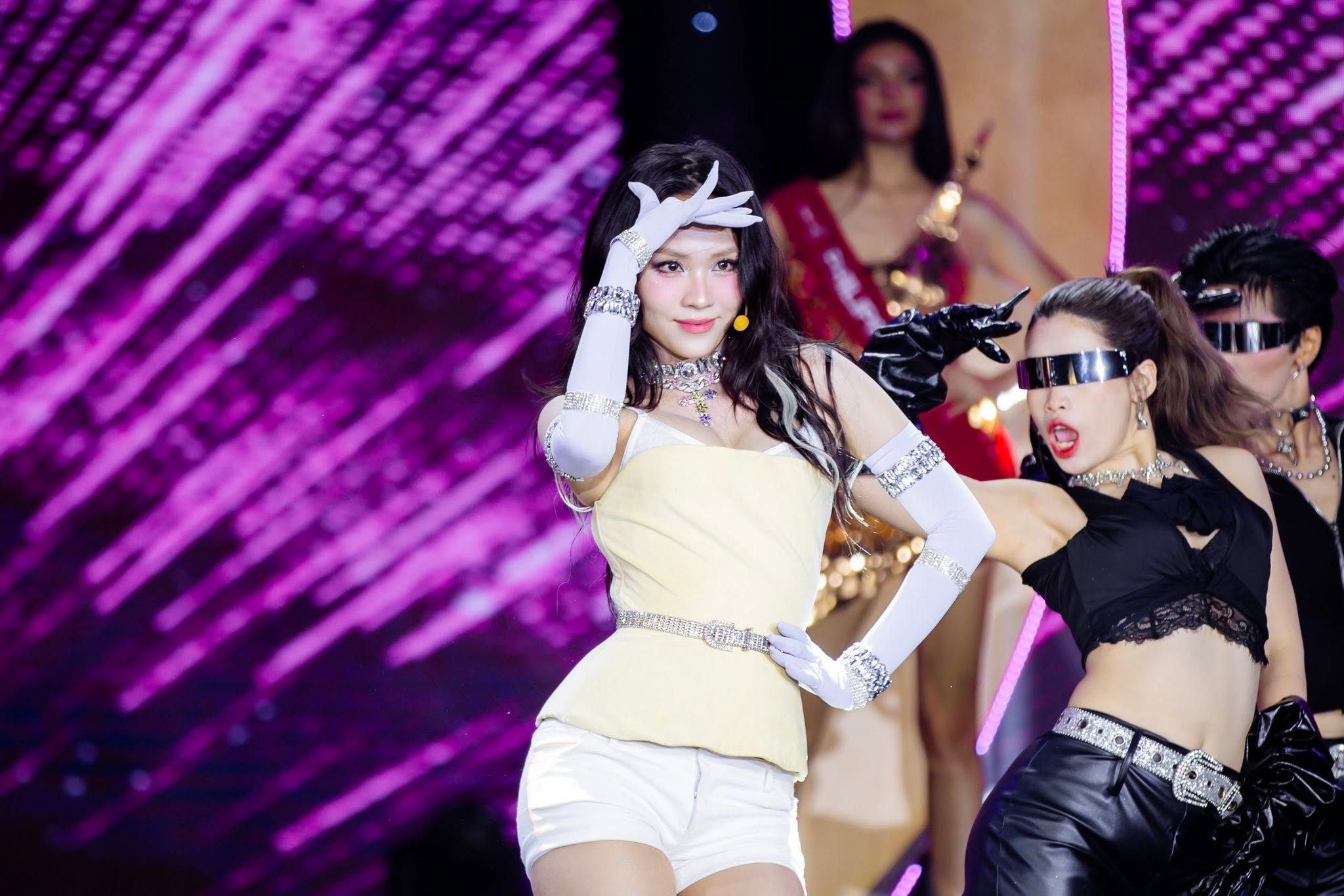 Mai Phương ảnh 1