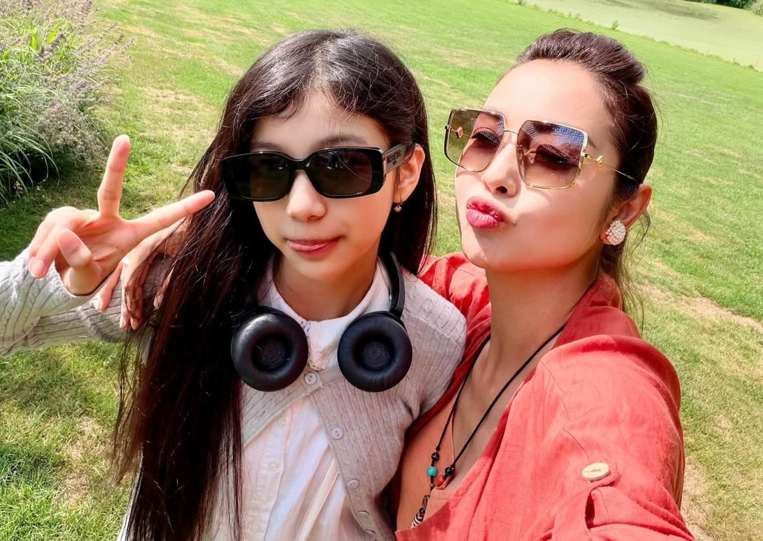 Con gái Jennifer Phạm gây chú ý