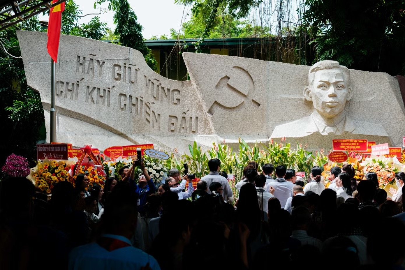 L&ecirc; Thị Ri&ecirc;ng ảnh 1