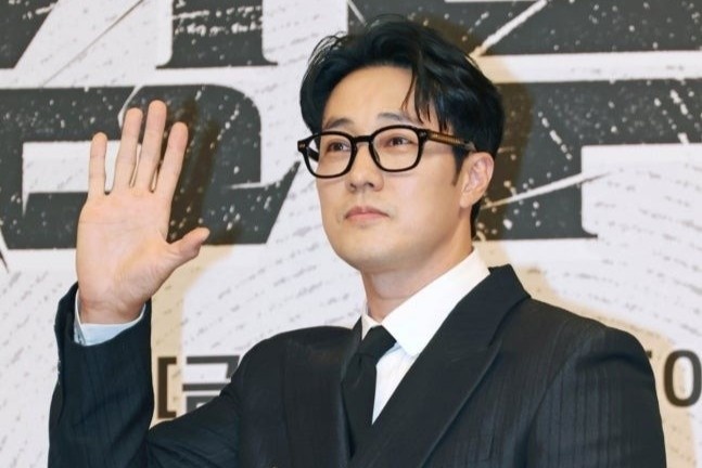 So Ji Sub tặng vàng cho 300 nhân viên đoàn phim