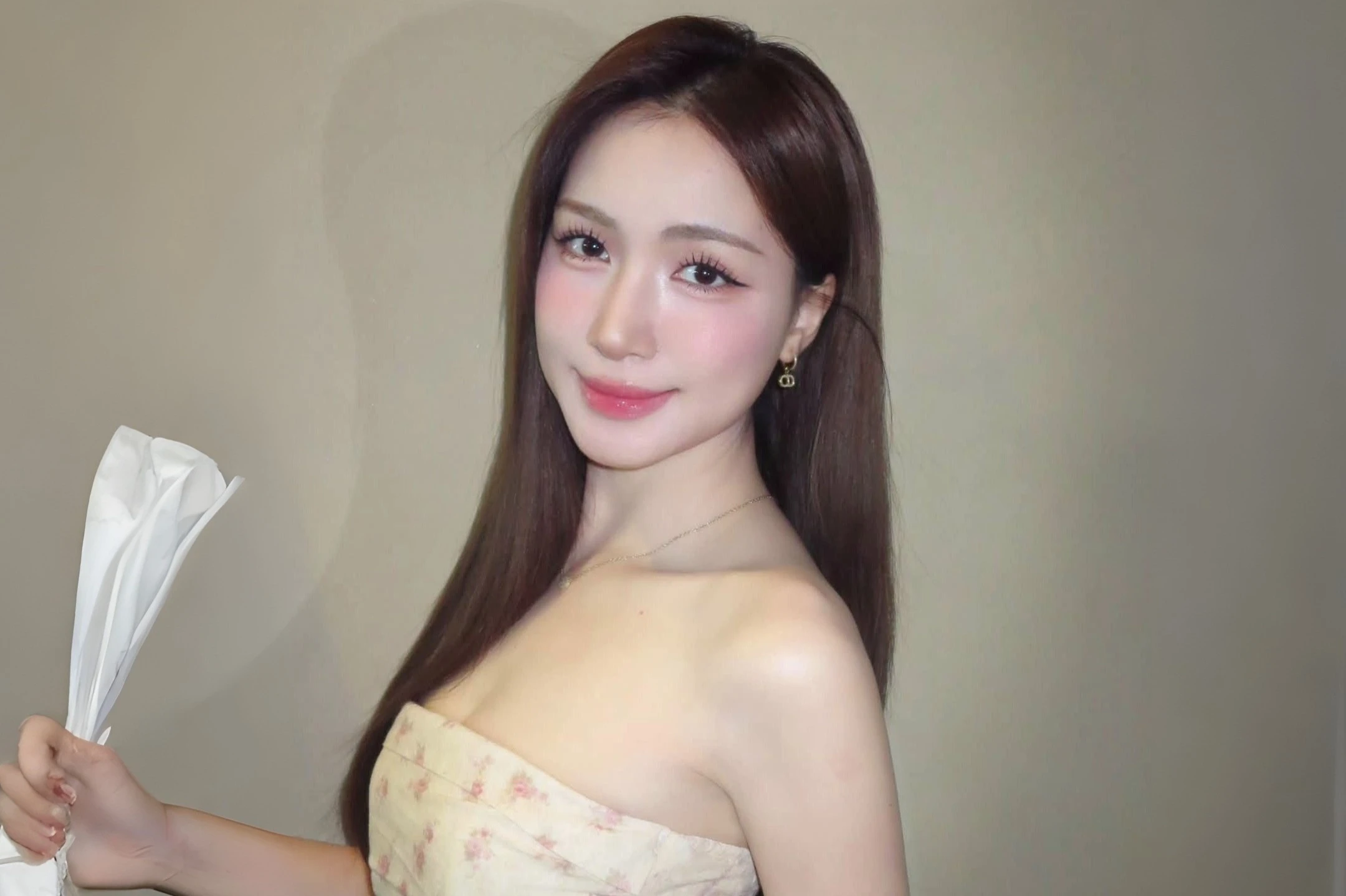 Hòa Minzy gây chú ý