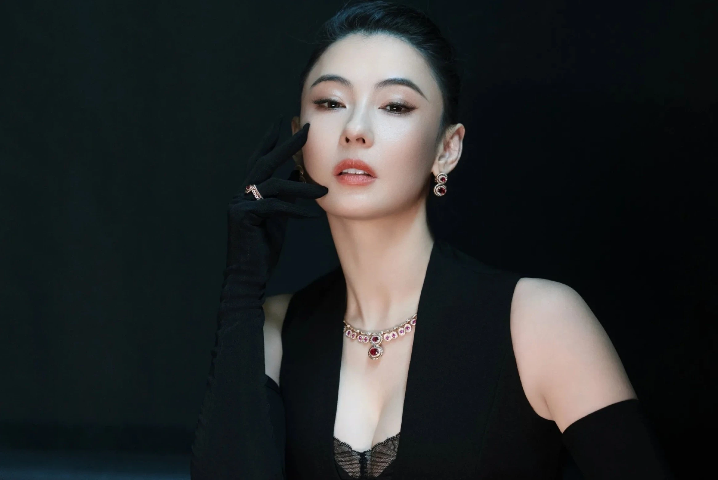 Trương Bá Chi bị tẩy chay?