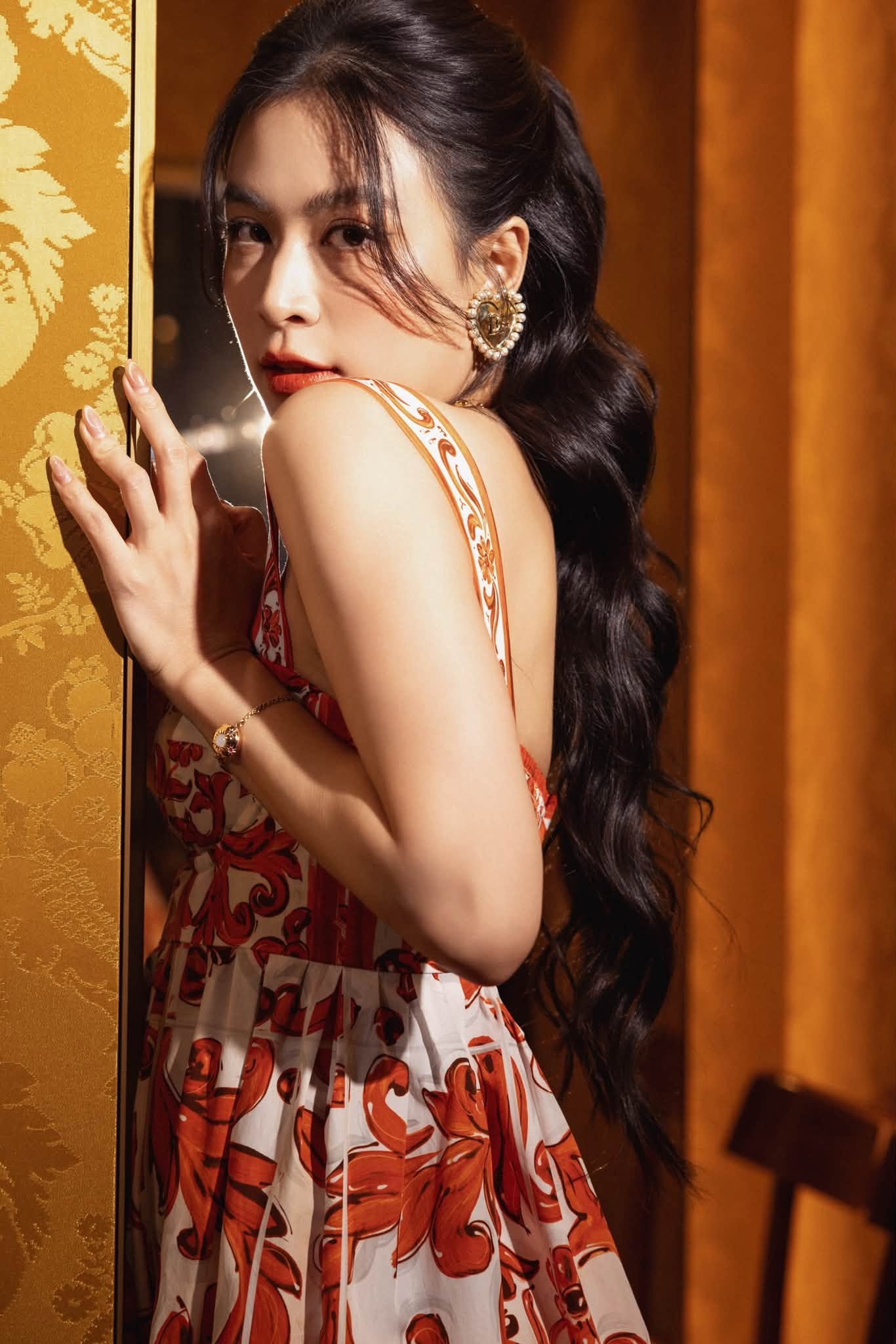 Ho&agrave;ng Th&ugrave;y Linh ảnh 6