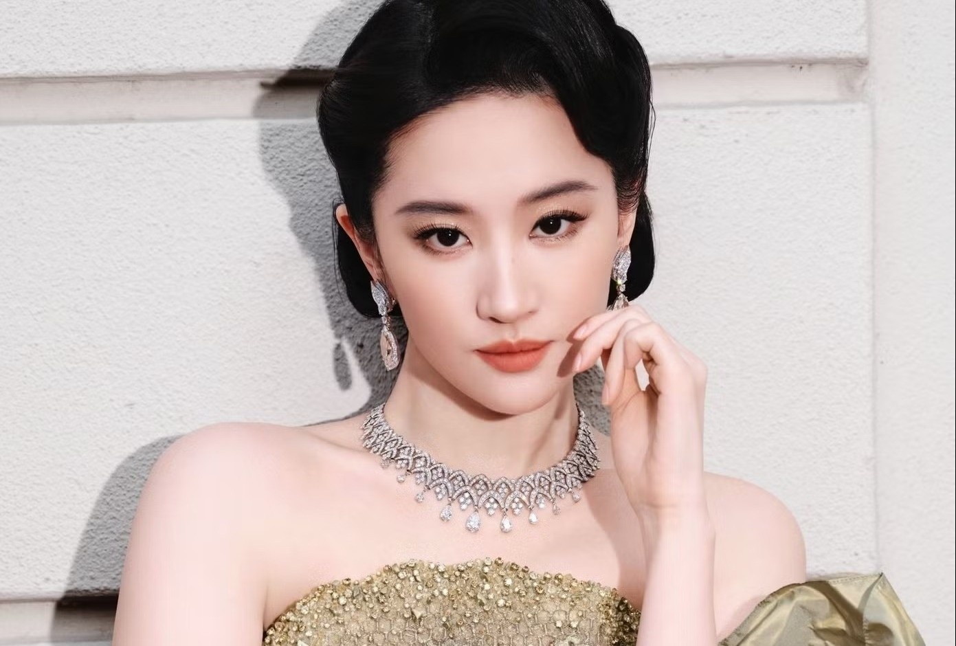 Ngôi sao AI liệu có 'cướp chén cơm' của Địch Lệ Nhiệt Ba, Lưu Diệc Phi