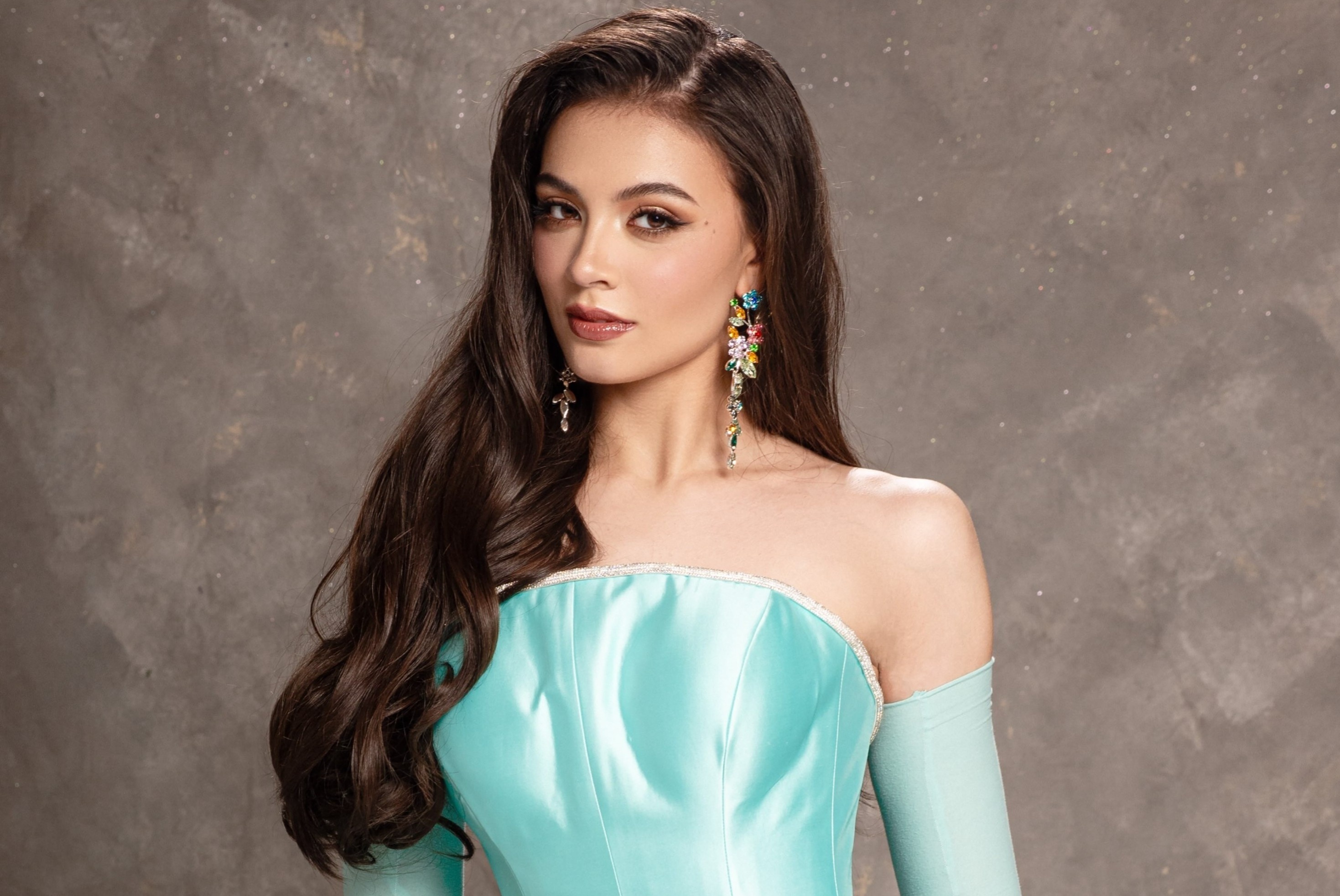 Cô gái 18 tuổi được vào thẳng top 40 Miss World